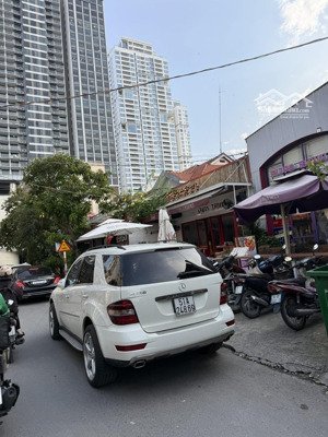 bán nhà mặt phố ở thảo điền, hcm. khu kinh doanh sầm uất. sổ 118m. cho thuê có dòng tiền ngay. 30ty