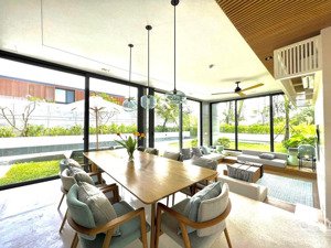 bán cắt lỗ biệt thự full nội thất , 3pn, hồ bơi riêng chỉ 12tỷ. cam kết cho thuê 50tr/tháng.