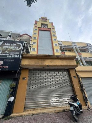 cho thuê nhà mặt tiền đường lý chính thắng, phường 9, quận 3 diện tích 180m2