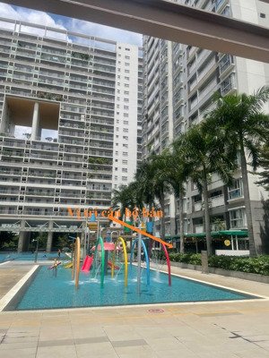 gấp. chủ gửi bán gấp căn hộ tầng trệt liền kề hồ bơi scenic valley 1, dt 110m2, giá 8,5 tỷ