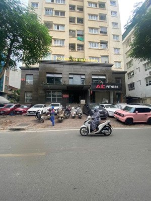 cho thuê tầng 1 & 2 tòa nhà thái thịnh, đống đa, mt: 15m