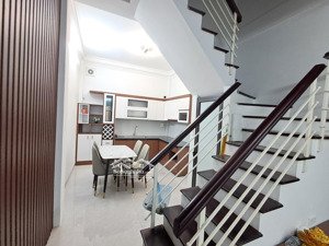 mới! bán nhà đội cấn, ngõ thông ba gác chạy vù vù, dân xây chắc chắn 36m2*4t