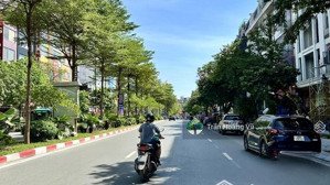 bán lô góc mặt phố lạc long quân, nhà mặt hướng ra hồ tây, dt 86m2, mt 8m