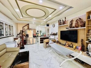 siêu vị trí phú nhuận - nhà đẹp 6 tầng đúc, cách mt 50m - hẻm xe hơi đỗ cửa - 40m2 - nhỉnh 8 tỷ