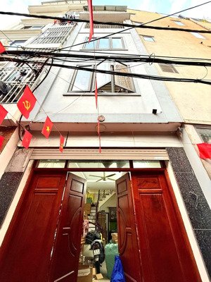 cần bán nhà đẹp hiếm hồ tùng mậu 30m 5 tầng ngõ 3m cách phố 20m 8.4 tỷ hồ tùng mậ