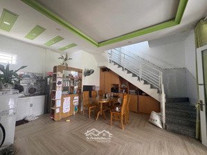 bán nhà phường tây nha trang. giá 3.1 tỷ. 1 trệt 1 lửng. 2pn. đường 10m