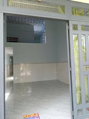 cần bán gấp nhà cấp 4, đường xe hơi, thoáng mát, yên tỉnh, gần trường cấp 1-2-3, gần chợ