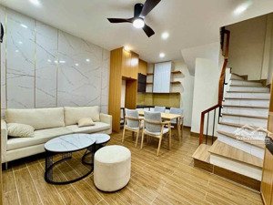 bán căn nhà trung phụng tt đống đa hai thoáng trước sau