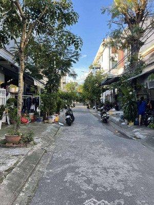 75m2, gần biển, vuông vức, tặng nhà gác lửng, mặt tiền tân thái 8 chỉ 7.2 tỷ sơn trà.