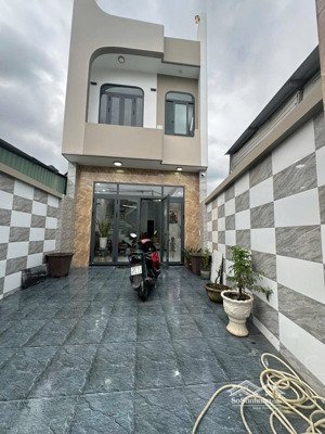 bán nhà mặt tiền đường cây da xề đông hoà dt 124m