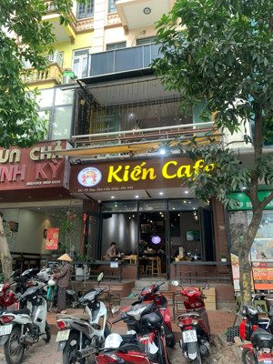 cho thuê nhà mặt phố duy tân 80m2 x 4 tầng, mặt tiền 4m, vỉa hè rộng, giá 50tr/tháng 