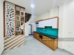 hồ tùng mậu 38mx5tầng 8 tỷ 2(chủ nhiệt bán) gần mặt phố,view 2 thoáng , nhà mới tinh full đồ sẵn ở