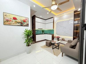 hơn 5 tỷ nhà dân xây phố kim giang 25m x 5 tầng, ngõ nông gần phố, kinh doanh tốt!
