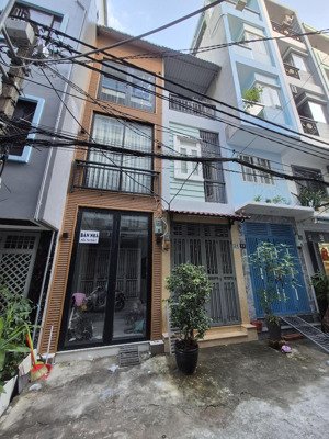 xe hơi đổ cửa- 3 tầng- 3x6m- ko qh- giá 4 tỷ nhỉnh