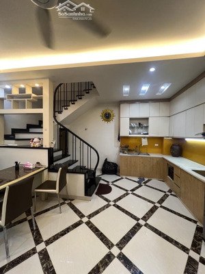 bán nhà phố cổ ngoc lâm, 5 tầng 42m ô tô đỗ cửa, 100m là cầu chương dương.nhỉnh 8 tỷ