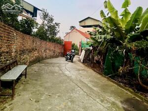 Bán đất Sen Hồ Gia Lâm 42m2 đất vuông vắng ngõ ô tô vị trí đẹp 2.7 tỷ