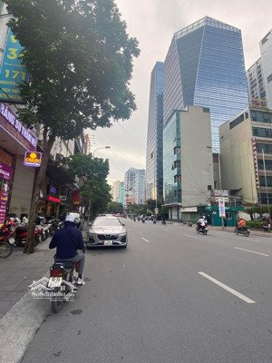 cần bán gấp căn nhà mặt phố nguyễn tuân, quận thanh xuân, khu vực trung tâm