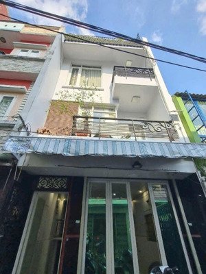 bán nhà chiến lược- giáp tên lửa, 4 tầng kiên cố 50m2, ngang 5m nở hậu, chỉ hơn 5 tỷ