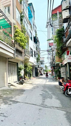 nhỉnh 9 tỷ có nhà hồ tùng mậu-dân xây -sổ phân lô-ô tô dừng đỗ ngày đêm-lô góc 2 mặt ngõ - ở ngay