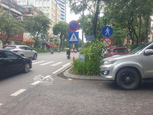 bán nhà 4 tầng - đường huỳnh thúc kháng- đống đa #phân lô, ô tô đỗ cửa. #giá 16 tỷ (thương lượng)