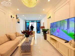 Bán Nhà Phố Xuân Đỉnh 35m², 5 Tầng Full Nội Thất – Ô Tô Tải qua nhà Giá Chỉ 9,4 Tỷ