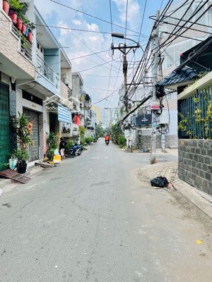 mặt tiền đường ngay an dương vương võ văn kiệt. 4m x 18m. 2 tầng. ở và kinh doanh đỉnh