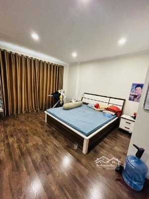 bán nhà hoàng hoa thám - lô góc -7 chỗ đỗ cửa vào nhà - 7 tầng thang máy !!