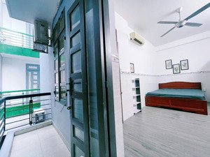 cho thuê phòng 30m2 bancon tách bếp đường cmt8 quận 3 gần công viên lê thị riêng, toà nhà viettel