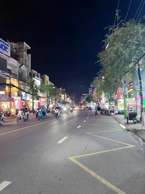 mt hồ bá kiện-q10-ngang 3.3m x dài 14m-trệt+2l tổng 40 m