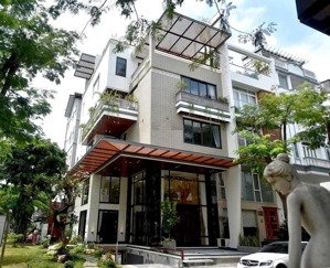 siêu hiếm nhà 2 mt hoa lan ,khu phan xích long-phú nhuận-dt 5x16m-hầm 4 tầng-hdt 110 triệu-giá 29ty