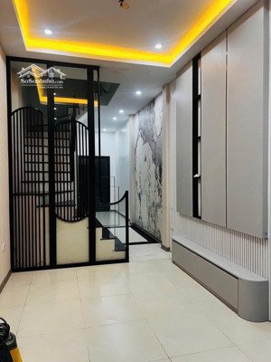 phân lô oto đỗ cửa, thanh nhàn nhà đẹp , 2 thoáng, 4 ngủ 40m