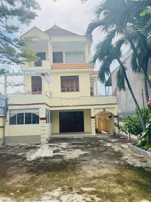 bán gấp nhà 10x30m, 3tầng giá 14.5tỷ, bùi văn ba p.tân thuận đông, quận 7