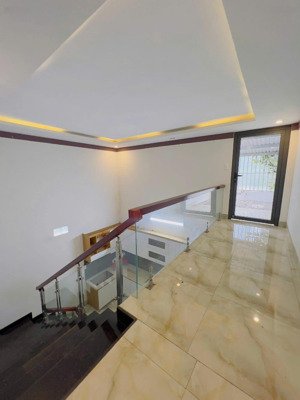 nhà mê lửng mặt tiền phạm văn đồng