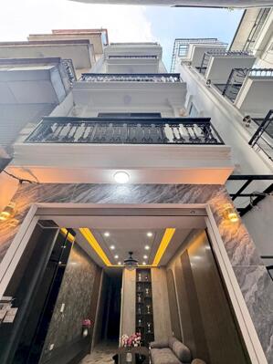 Bán Nhà Ngõ 20 Đàm Quang Trung, Cổ Linh, 45m2, 5 Tầng, Thang Máy, Phân Lô, Ô tô, Full đồ