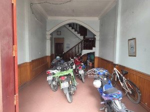 nhà phân lô giải phóng dt 69m gần công viên chỗ để ô tô cực tiện. chỉ 14.x tỷ