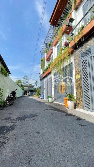 nhà đẹp 3 tầng - hà huy giáp - thạnh lộc 48 - đường xe tải - giá 5.55 tỷ tl