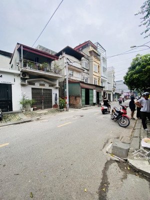 siêu phẩm mặt phố kinh doanh phố việt hưng vỉa hè oto dừng đỗ