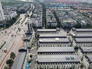 view biệt thự-- sát công viên -- phân lô kđt văn phú -- đang cho thuê 12 tr -- giá rẻ bất ngờ