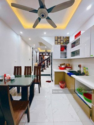 siêu hiếm! nhà thuỵ khuê,tây hồ, gần ô tô, dân xây, 2 thoáng, 48m, 5 tầng, 8,2 tỷ