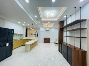 bán nhanh căn góc m6 midtown có sổ có ô xe rẻ hơn thị trường vài tỷ. lh 