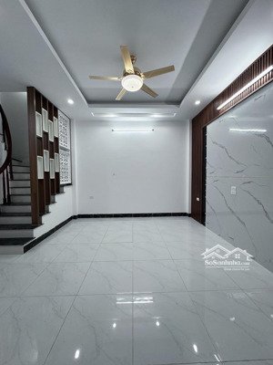 phường việt hưng, long biên 5 tầng kiểu mới 20m bãi để xe ô tô - giá 6tỷ150