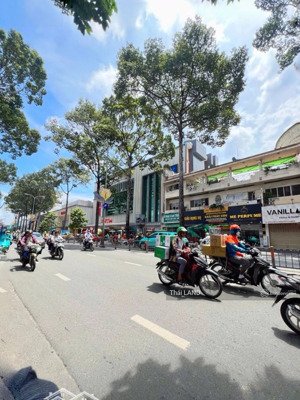 bán nhà góc 2 mặt tiền đường ba tháng hai quận 10, 2 tầng, dt 40m2, ngang 6,2m. chỉ 450tr/m2