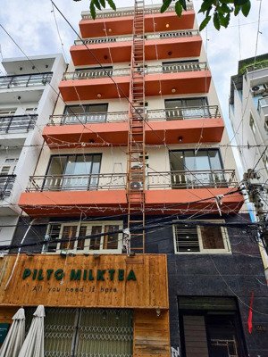 cần bán nhà mt xe hơi đường cách mạng tháng 8 p. 11 quận 3. dt: 7x18m2 giá 33 tỷ. 7 tầng. hđt cao