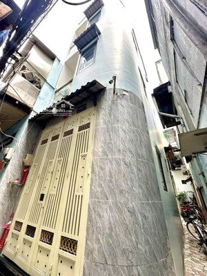 q5 nhà đúc 1 trệt 3 tầng st cạnh chợ hoà bình, giáo xứ an bình, cách mt võ văn kiệt chỉ 15m