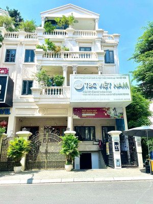 nhà xây kiểu biệt thự pháp mặt tiền lê thánh tôn, bến nghé, quận 1