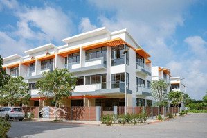 nhà phố compound có bảo vệ an ninh, dân cư hiện hữu khu nam sài gòn