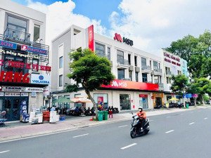 cho thuê ks 27p ngang 15m | pccc chuẩn | 2 thang bộ | 2 thang máy | gần lê văn việt thủ đức