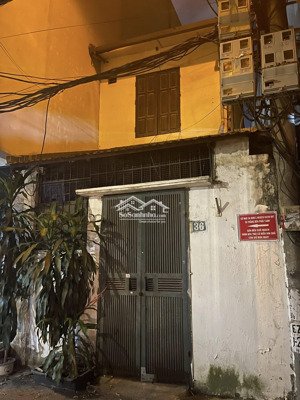 bán nhà cũ 2 tầng 36m2, phố hoàng văn thái, ô tô vào tận trong nhà, giá 9,x tỷ