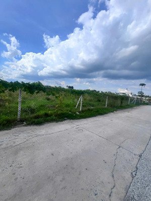 2 lô đất đẹp chưa qua đầu tư - đường trải nhựa rộng 8m và thông nhiều hướng