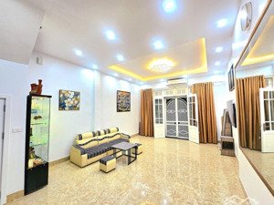 hiếm. chị mình bán nhà 105 láng hạ - 6 tầng thang máy - sát ô tô - nhà đẹp ở luôn - chủ thiện chí